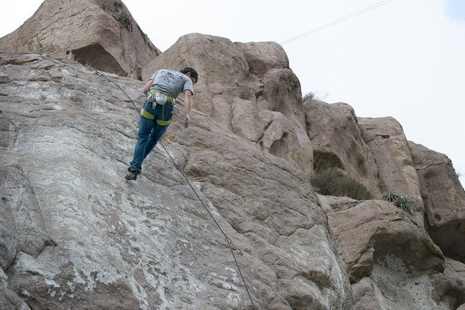 rock-climbing-arequipa-in-valle-de-chilina