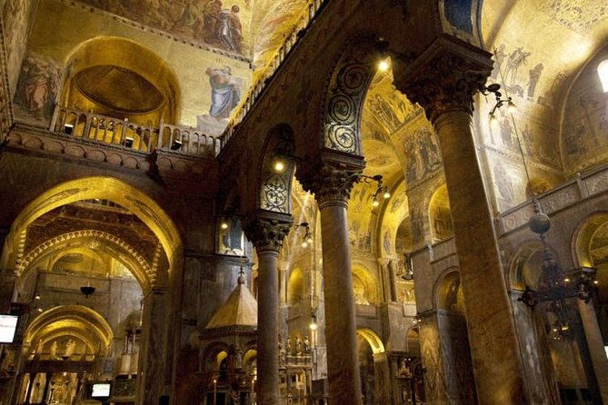 saint-marks-vip-night-tour-exclusive-access-small-group-tour