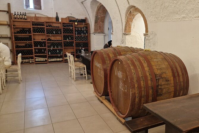 santorini-4hrs-small-group-wine-tasting-and-history-tour