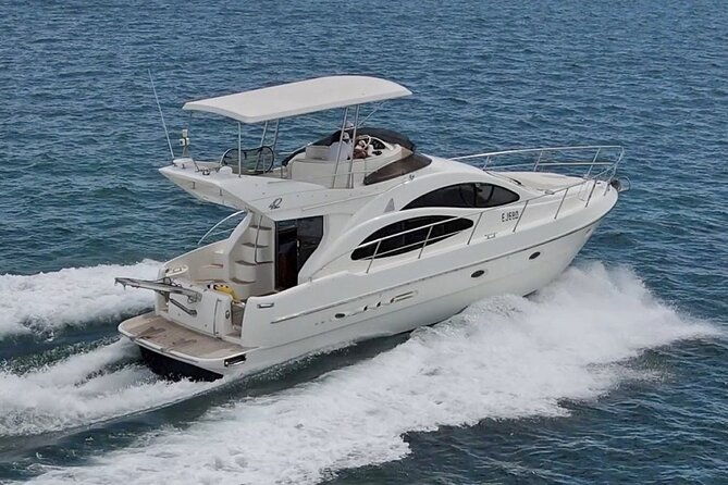 santorini-caldera-private-flybridge-yacht-experience