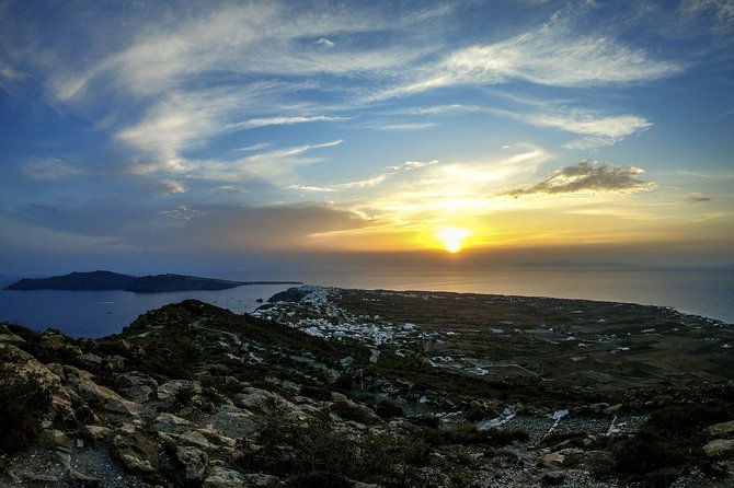 santorini-caldera-trail-hike-and-sunset