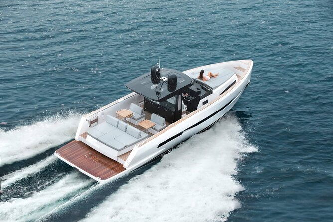 santorini-private-luxury-yacht-sunset-cruise