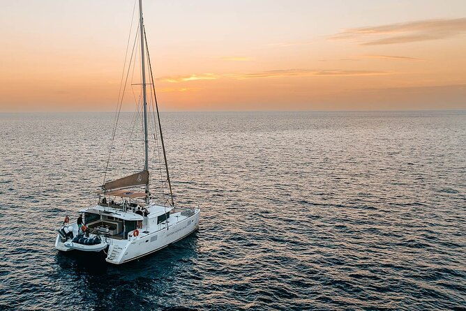 santorini-sunset-sailing-cruise-dinner-bbq-open-bar-transfers