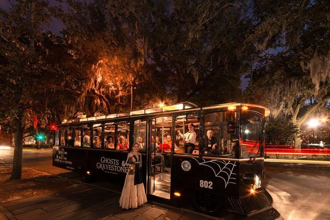 savannah-ghosts-gravestones-trolley-tour