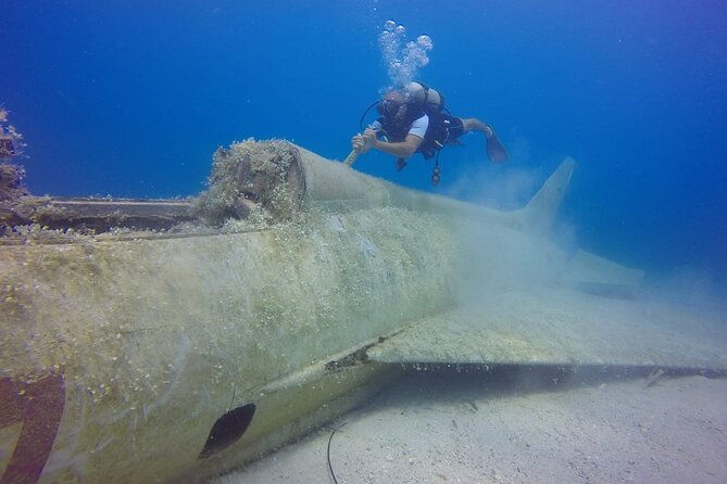 scuba-diving-in-mig-21-wreck-2