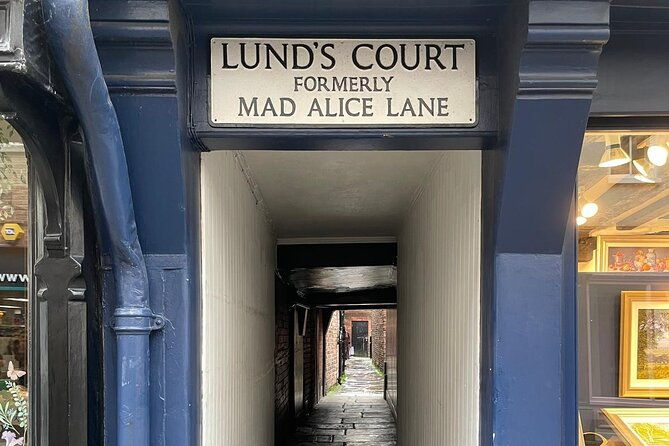 self-guided-walking-tour-in-york-with-mobile-app