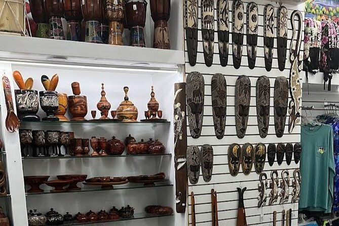 shopping-or-souvenirs-in-bavaro-plaza
