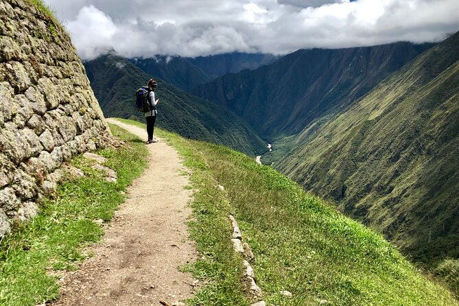 short-inca-trail-to-machu-picchu-2-days-and-1-night
