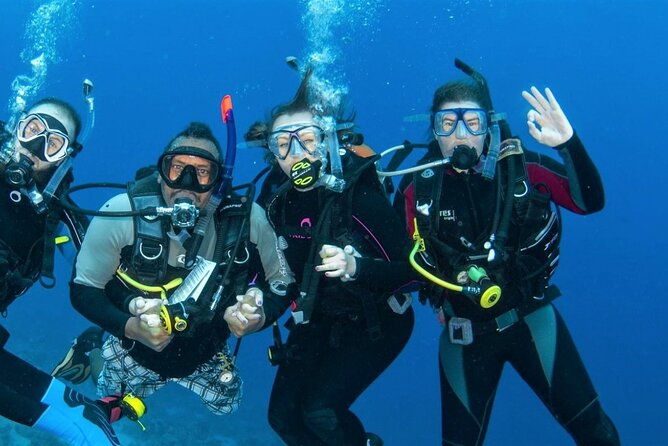 side-scuba-diving-in-the-fascinating-underwater-museum