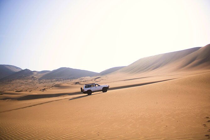 skiing-on-sand-and-off-road-in-lima-national-park-lomas-de-ancon