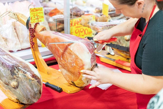small-group-market-tour-and-dining-experience-at-a-cesarinas-home-in-spoleto