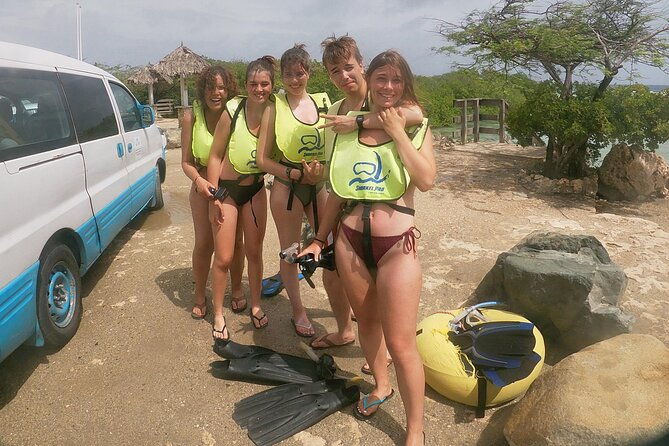 small-group-snorkeling-at-mangel-halto-aruba