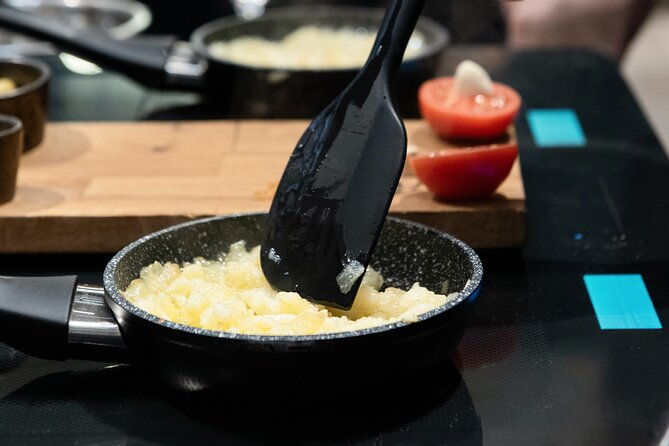 spanish-omelet-cooking-class-and-bottomless-wine-brunch