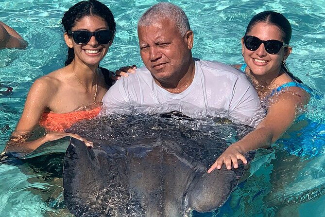 stingray-city-sandbar-coral-gardens-snorkeling-starfish-point