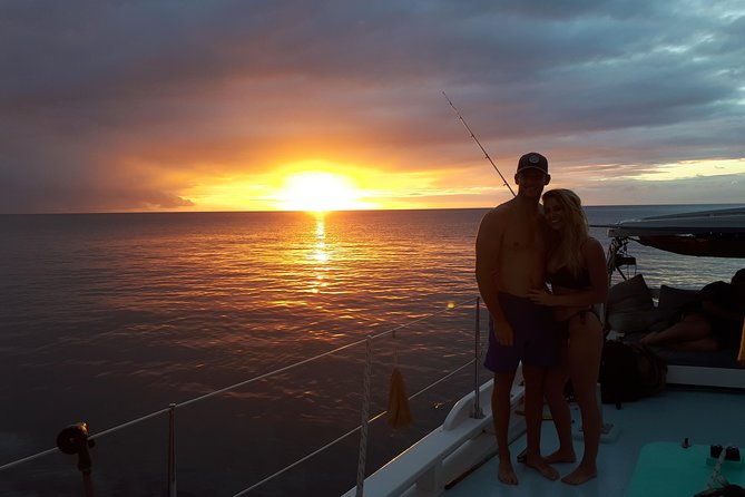 sunset-champagne-cruise-on-a-classic-schooner-with-boat-dogs