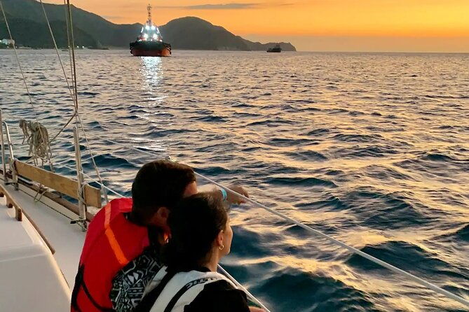 sunset-sailing-santa-marta-bay
