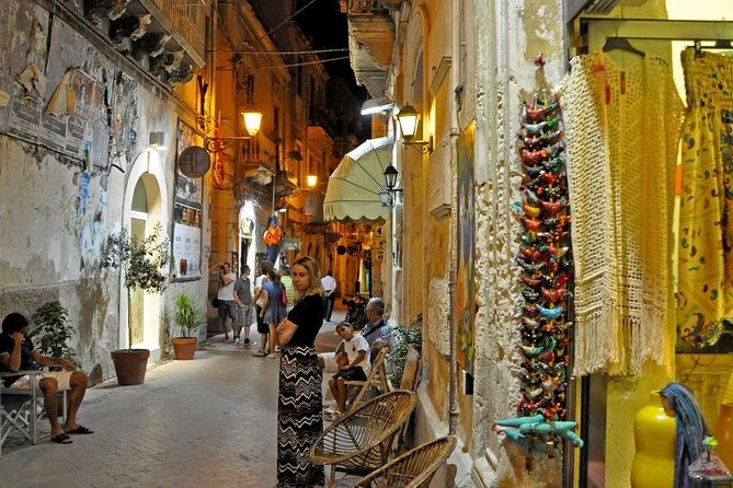syracuse-private-walking-tour-with-traditional-lunch-and-wine