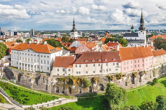 tallinn-shore-excursion-tallinn-sightseeing-tour-by-coach-and-foot-2