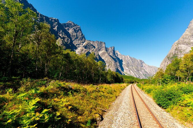the-golden-train-on-rauma-railway-in-romsdalen