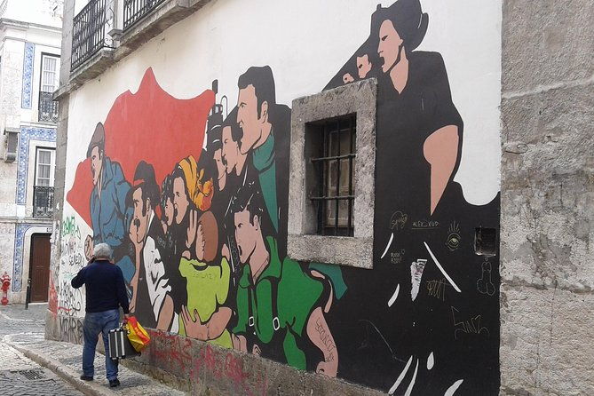 the-real-lisbon-street-art-small-group-guided-tour-by-minivan