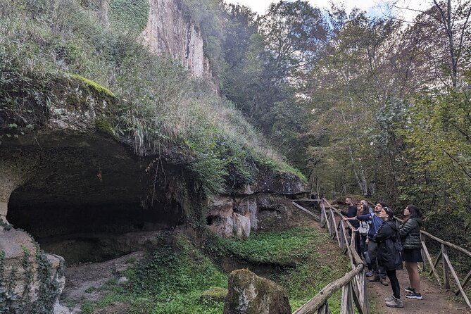 tomb-hunting-and-trekking-adventure-in-sovana