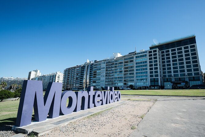 tourist-bus-discover-montevideo