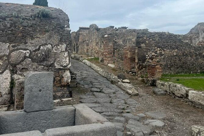 tramvia-napoli-daily-trip-to-pompeii-ruins