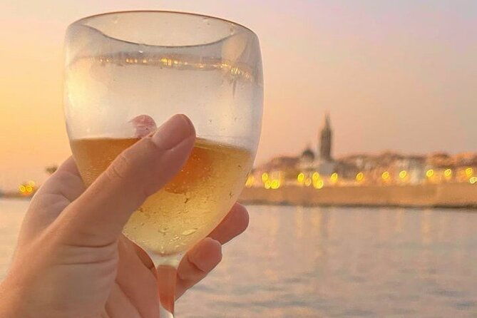 unique-aperitif-experience-at-sunset-on-a-catamaran