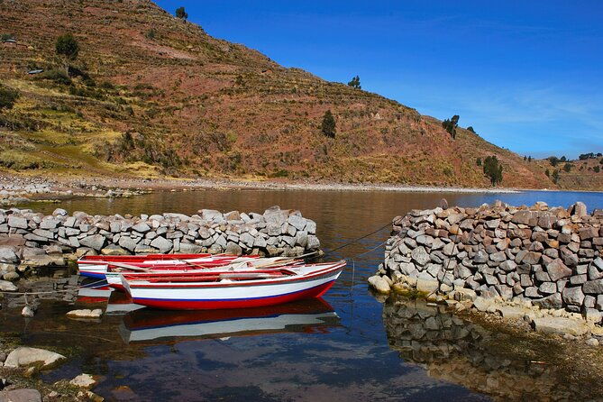 uros-reed-floating-islands-taquile-island-titicaca-puno-full-day