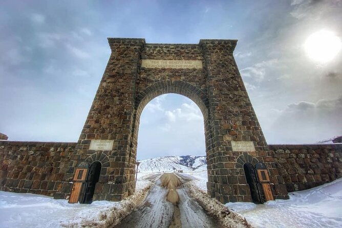 vip-private-north-yellowstone-national-park-winter-excursion