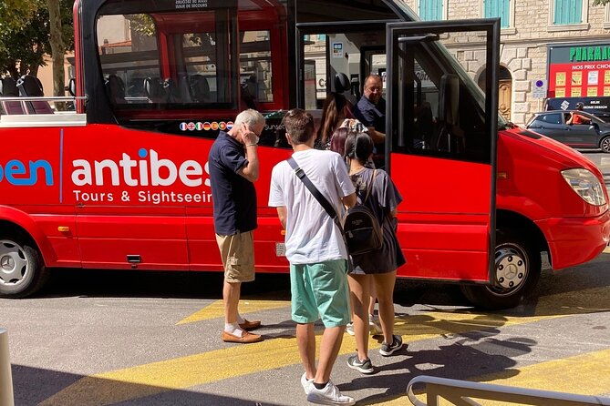 visit-of-antibes-juan-les-pins-by-convertible-bus-2