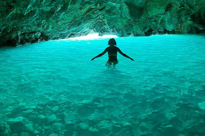 vlore-grama-bay-beaches-caves-small-group-speedboat-tour
