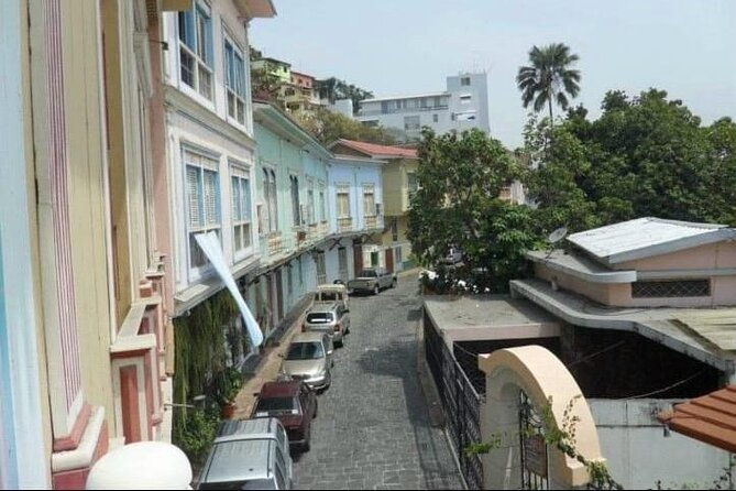 walking-through-the-city-of-guayaquil