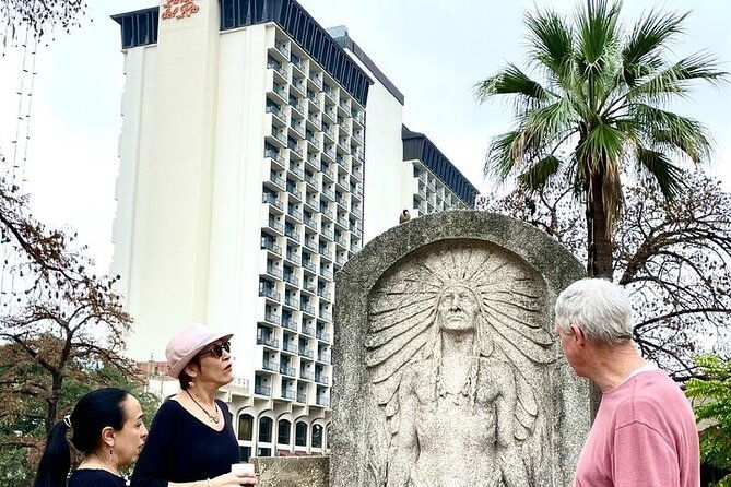 walking-tour-along-the-san-antonio-riverwalk-and-around-downtown