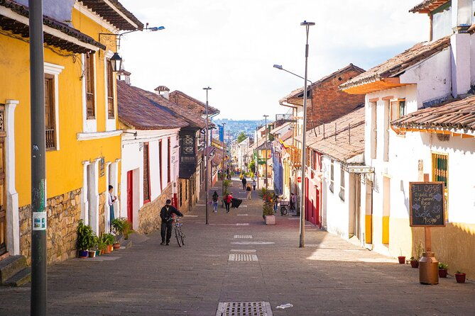 walking-tour-candelaria-plus-gold-museum-with-a-social-scientist