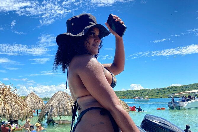 weekend-party-on-isla-cholon