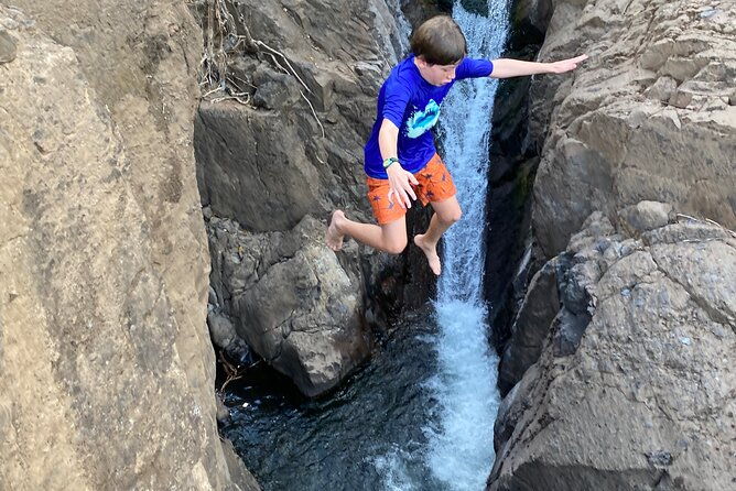 wet-wild-tamanique-waterfalls-craft-beer-sampling-lunch