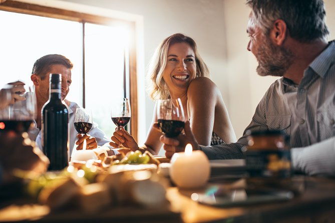wine-lovers-revel-in-a-countryside-lunch-with-tasty-wines