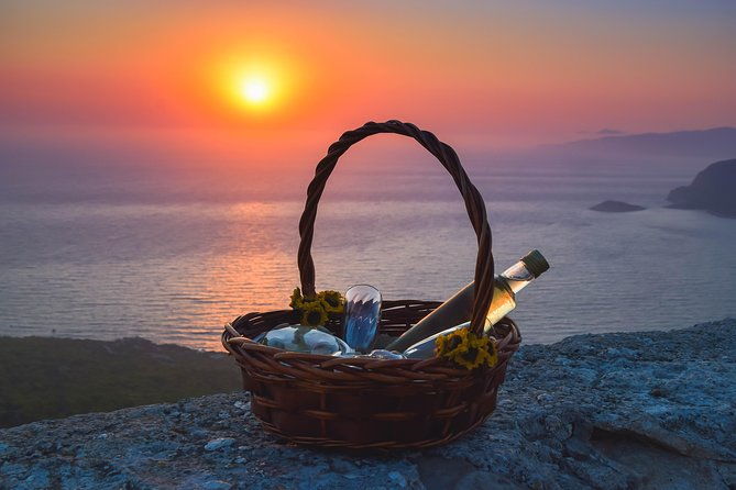wine-tasting-and-romantic-sunset-in-monolithos