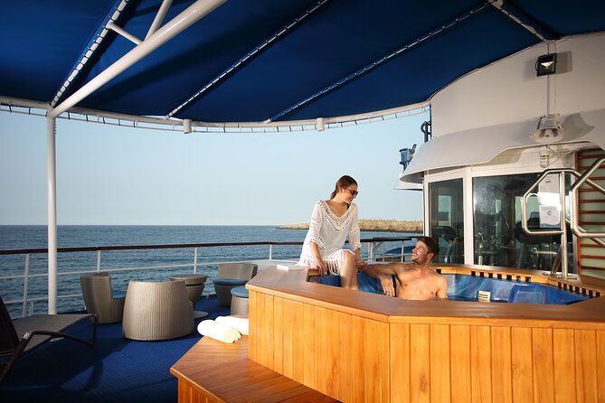 yacht-isabela-ii-islands-of-fire-adventure-thurs-mon