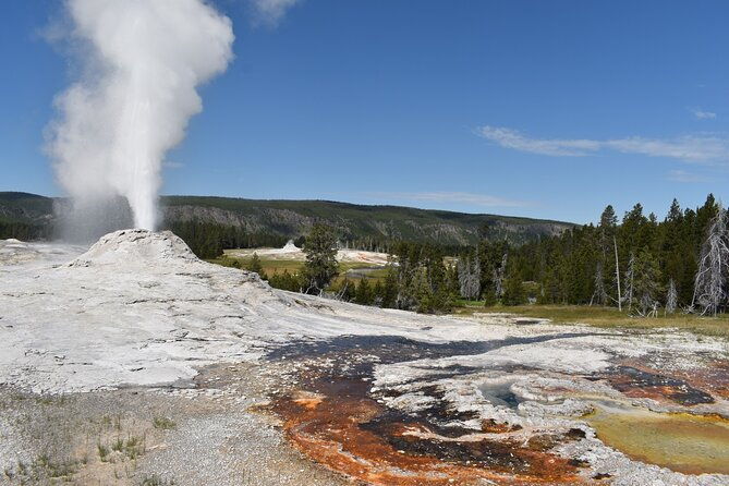 yellowstones-old-faithful-self-guided-walking-tour