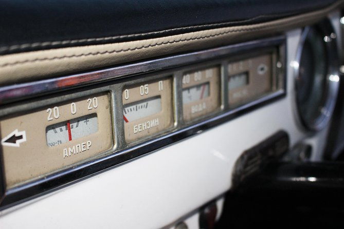 yerevan-city-tour-with-drinks-in-a-classic-car-with-photography