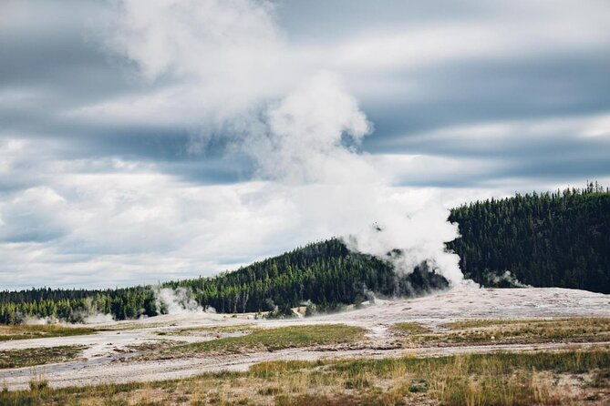 6-mile-geyser-hiking-tour-in-yellowstone-with-lunch