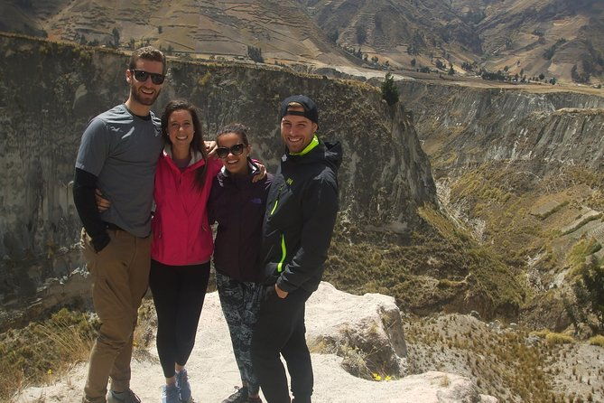 1-day-walking-down-to-quilotoa-lagoon