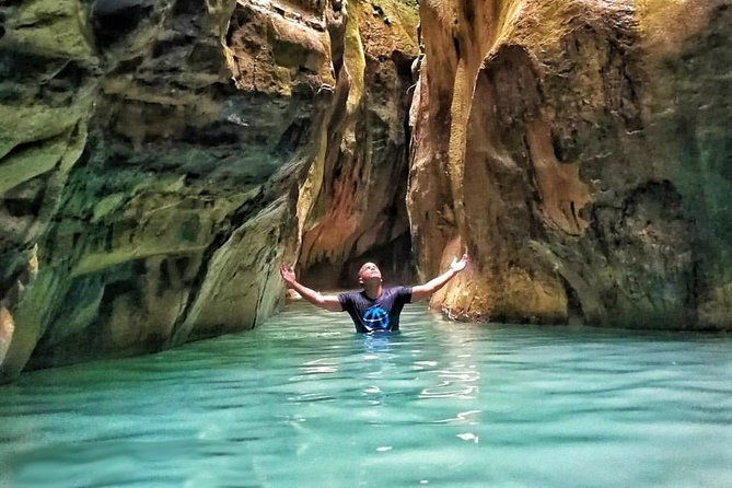 27-waterfalls-with-locals-expert-guides-from-damajagua-entrance