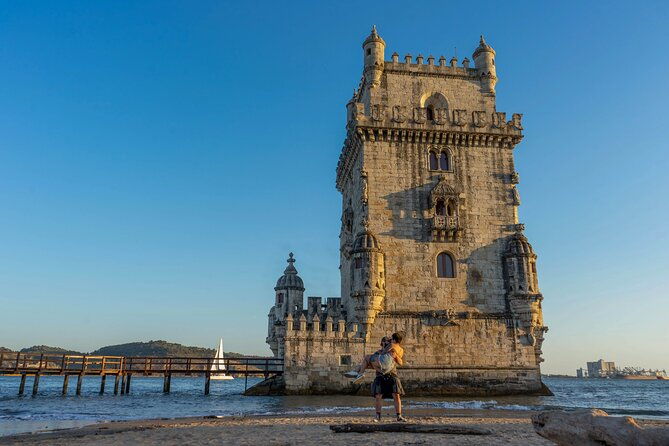 2h-lisbon-tiles-street-art-tuk-tuk-tour