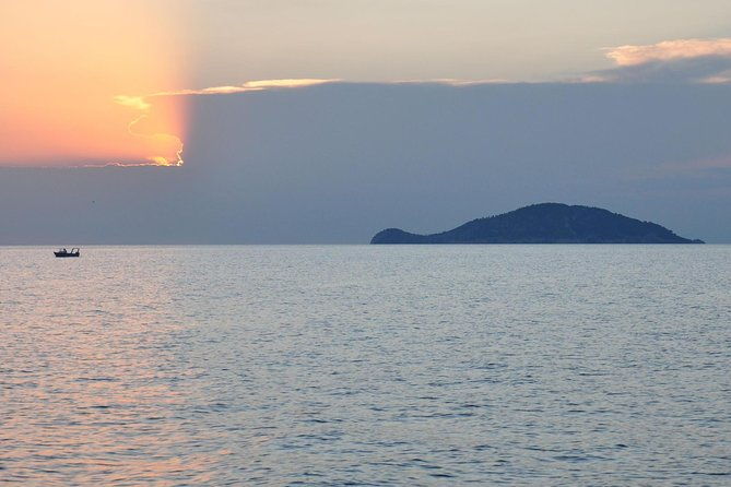 3-hours-neos-marmaras-day-or-sunset-sailing-tour-coves-islands