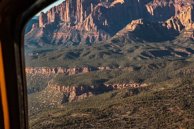 35-mile-zion-national-park-panoramic-helicopter-flight