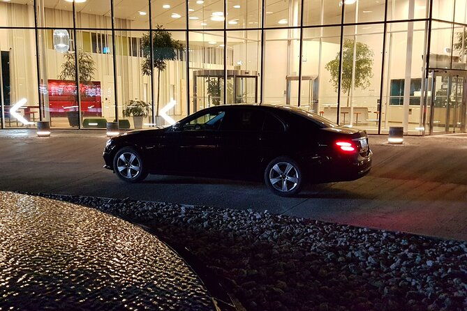 airport-limousine-transfer-arlanda-airport-to-stockholm-city-1-7-passengers
