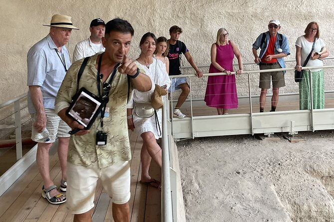 akrotiri-private-guided-tour-with-an-archaeologist